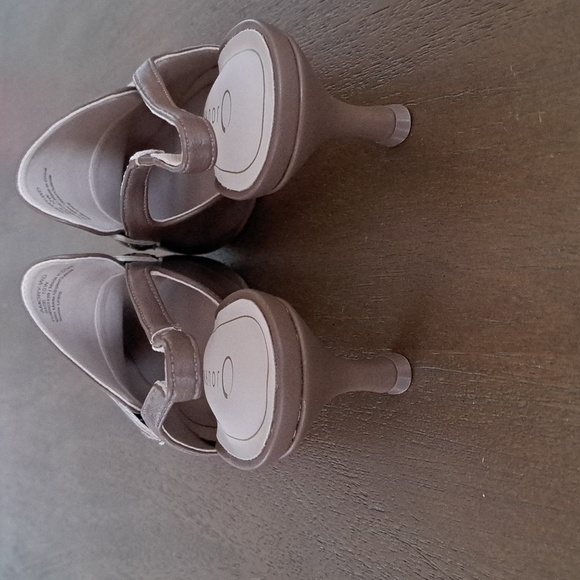 Journee Amory Kitten Heel Loafers - Color: Brown - Size: 10 Wide - Picture 5 of 9